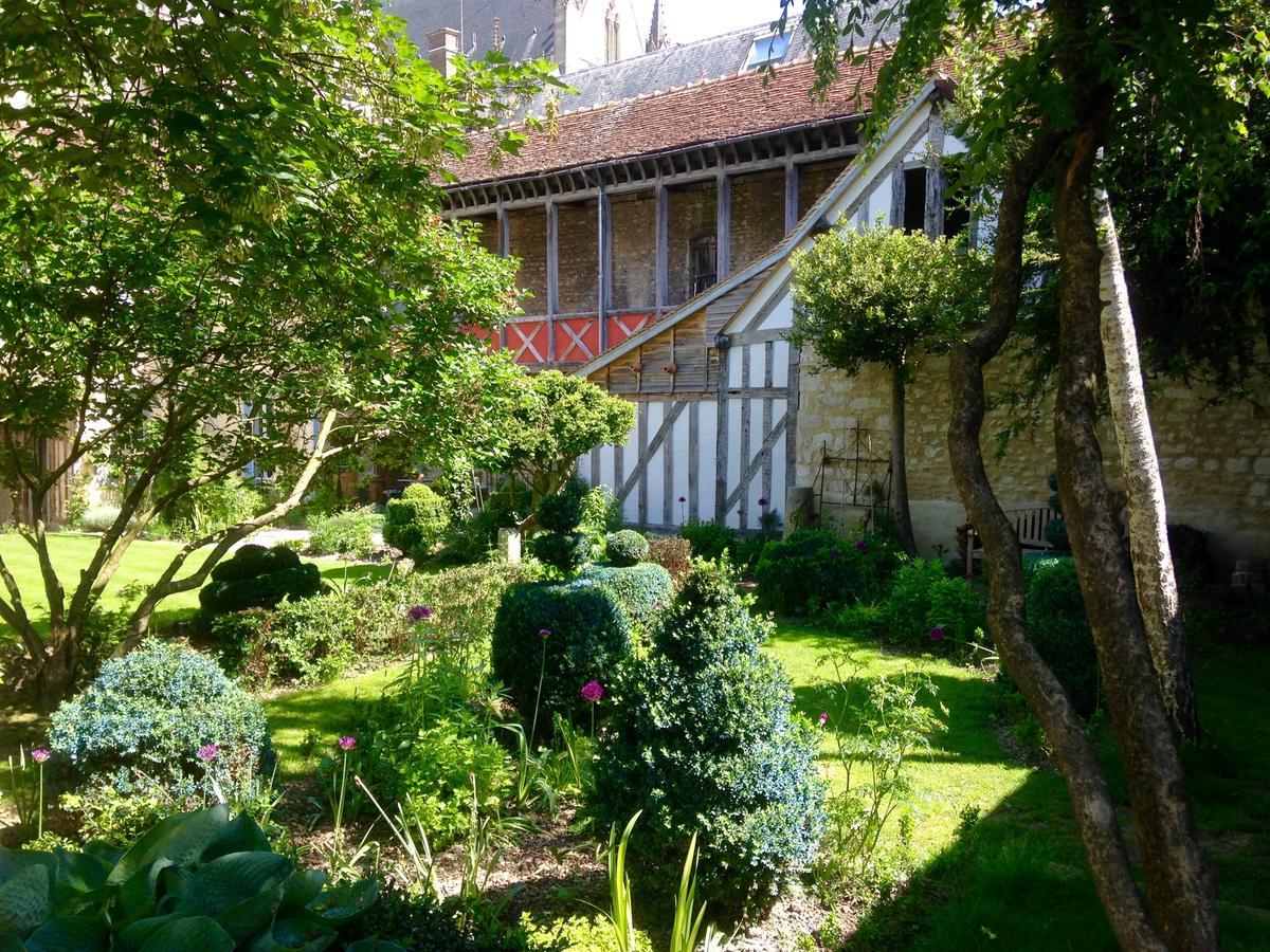 Le Jardin De La Cathedrale Bed & Breakfast Troyes Exterior photo